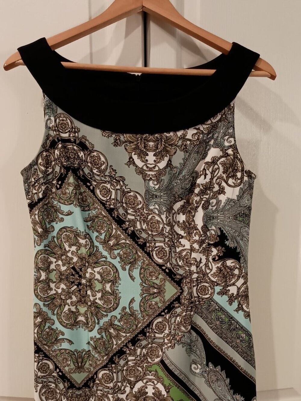 CONNECTED APPAREL, SIZE 10 PETITE SLEEVELESS DRESS WITH MODERN DESIGN